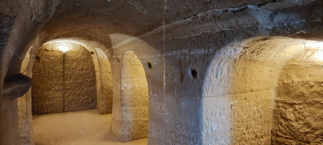 Casale ristrutturato di ampia superficie con piscina e ampio terreno in posizione dominante e panoramica in vendita a Chiusi