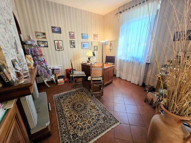 Villa di ampia superficie divisa in due appartamenti con annessi giardino e piscina in vendita a Pistoia