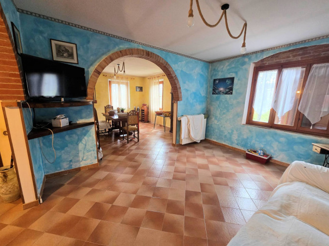 Casale con annessi ampio terreno e vista panoramica in vendita a Fucecchio