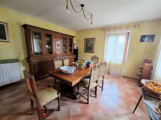 Casale con annessi ampio terreno e vista panoramica in vendita a Fucecchio