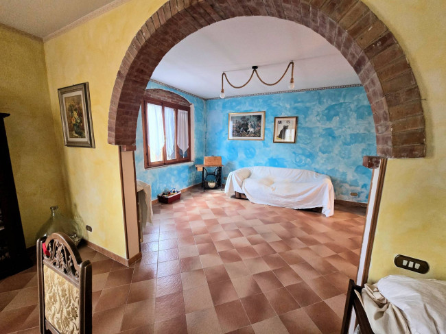 Casale con annessi ampio terreno e vista panoramica in vendita a Fucecchio