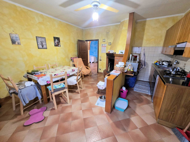 Casale con annessi ampio terreno e vista panoramica in vendita a Fucecchio