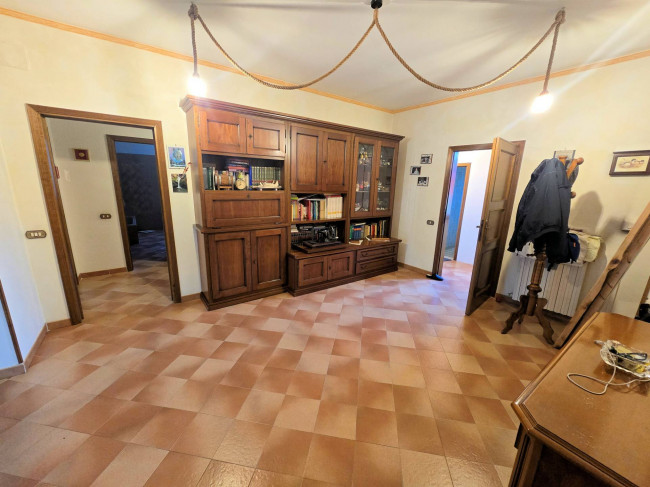 Casale con annessi ampio terreno e vista panoramica in vendita a Fucecchio