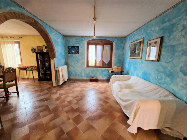 Casale con annessi ampio terreno e vista panoramica in vendita a Fucecchio