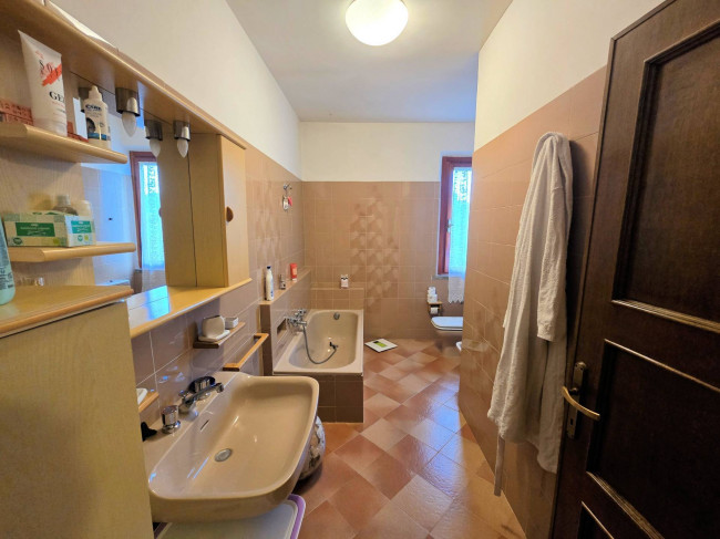 Casale con annessi ampio terreno e vista panoramica in vendita a Fucecchio