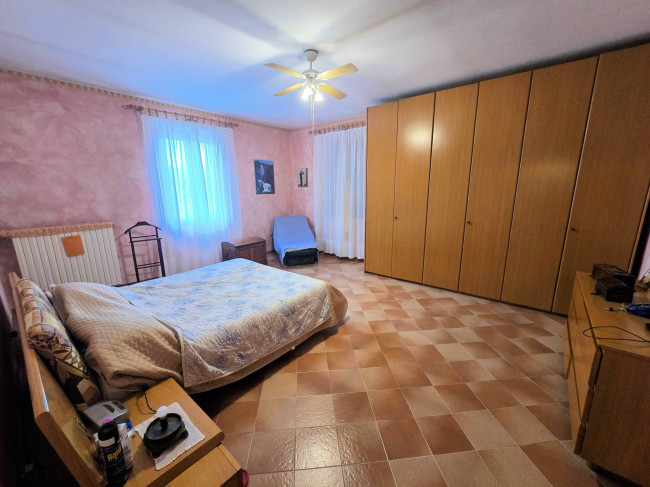 Casale con annessi ampio terreno e vista panoramica in vendita a Fucecchio