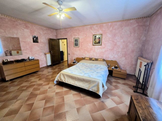 Casale con annessi ampio terreno e vista panoramica in vendita a Fucecchio