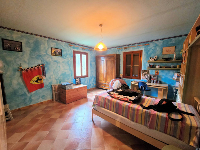 Casale con annessi ampio terreno e vista panoramica in vendita a Fucecchio