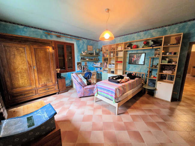 Casale con annessi ampio terreno e vista panoramica in vendita a Fucecchio
