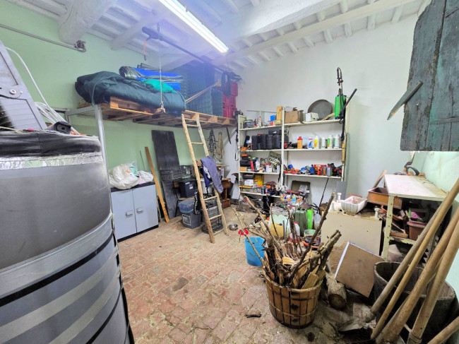 Casale con annessi ampio terreno e vista panoramica in vendita a Fucecchio