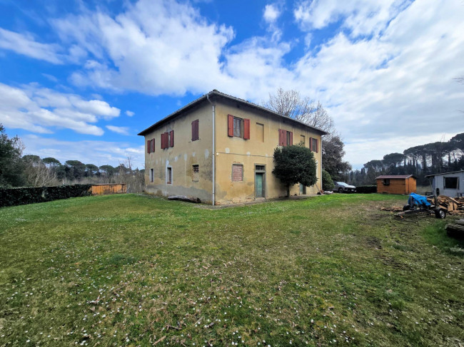 Casale con annessi ampio terreno e vista panoramica in vendita a Fucecchio