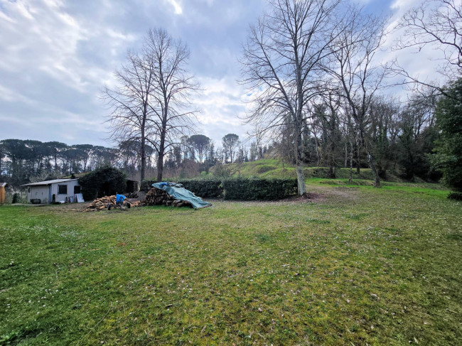 Casale con annessi ampio terreno e vista panoramica in vendita a Fucecchio