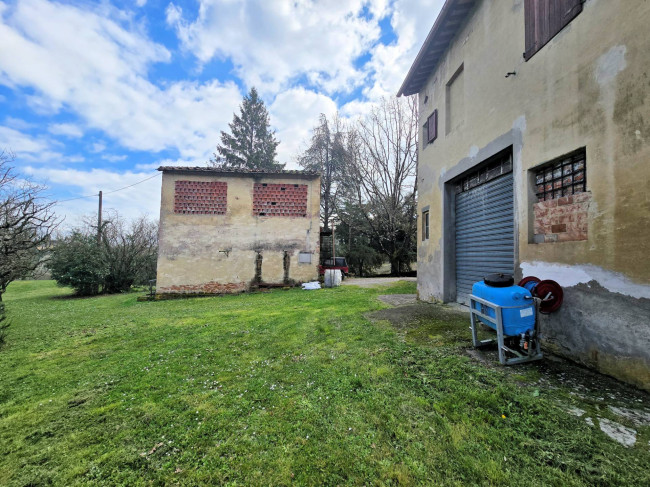 Casale con annessi ampio terreno e vista panoramica in vendita a Fucecchio