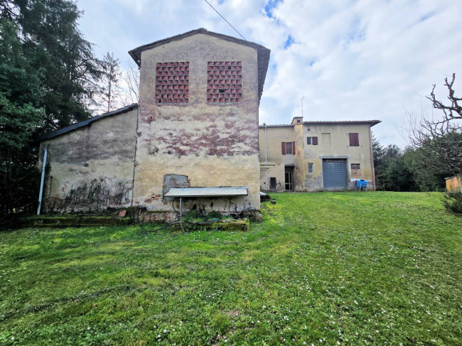 Casale con annessi ampio terreno e vista panoramica in vendita a Fucecchio