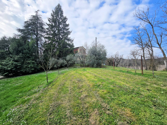 Casale con annessi ampio terreno e vista panoramica in vendita a Fucecchio