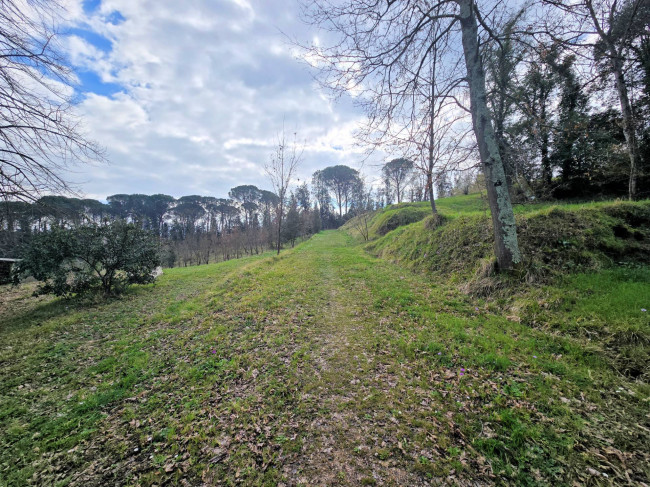Casale con annessi ampio terreno e vista panoramica in vendita a Fucecchio