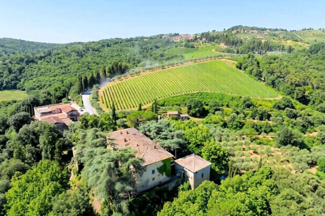 Azienda Vitivinicola di alto livello nel Chianti Classico in vendita a Siena