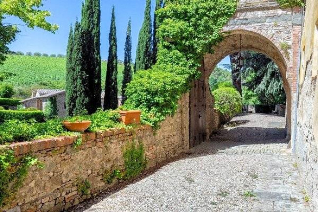 Azienda Vitivinicola di alto livello nel Chianti Classico in vendita a Siena