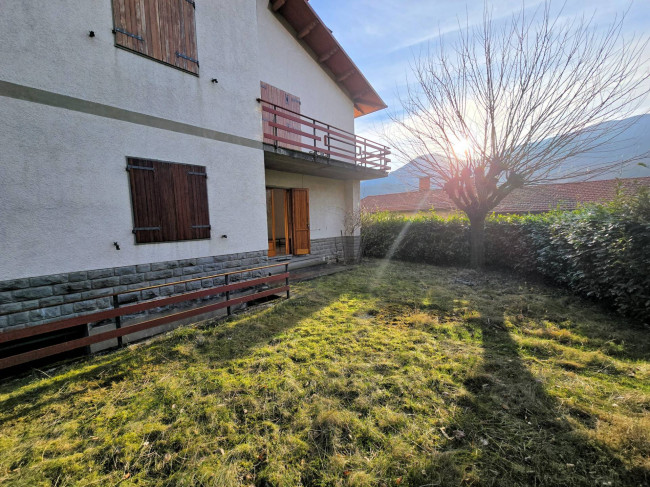 Porzione di bifamiliare posta al piano terra con giardino privato in vendita a Abetone Cutigliano