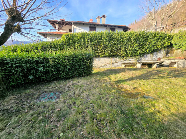 Porzione di bifamiliare posta al piano terra con giardino privato in vendita a Abetone Cutigliano