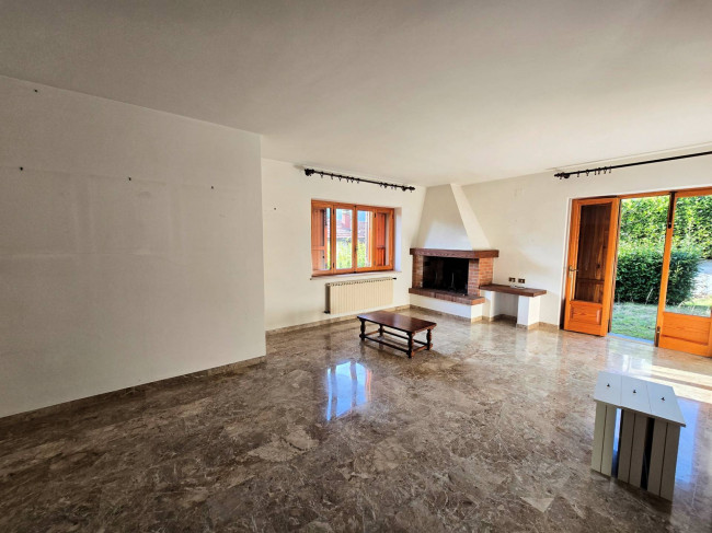 Porzione di bifamiliare posta al piano terra con giardino privato in vendita a Abetone Cutigliano