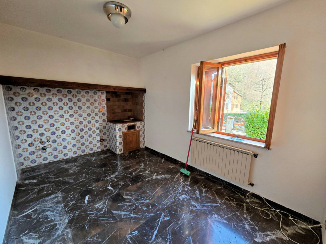 Porzione di bifamiliare posta al piano terra con giardino privato in vendita a Abetone Cutigliano