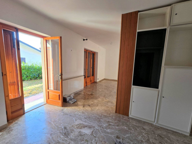 Porzione di bifamiliare posta al piano terra con giardino privato in vendita a Abetone Cutigliano