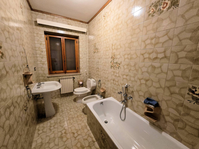 Porzione di bifamiliare posta al piano terra con giardino privato in vendita a Abetone Cutigliano