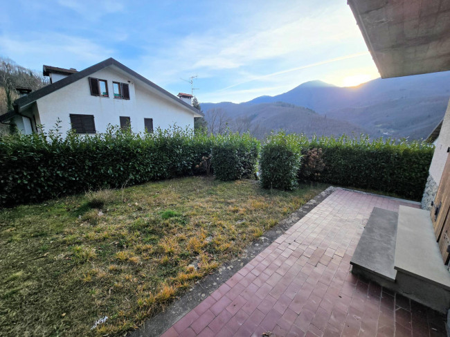 Porzione di bifamiliare posta al piano terra con giardino privato in vendita a Abetone Cutigliano