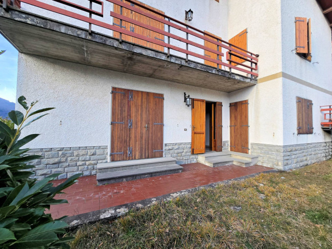 Porzione di bifamiliare posta al piano terra con giardino privato in vendita a Abetone Cutigliano