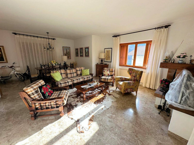 Porzione di bifamiliare posta al piano terra con giardino privato in vendita a Abetone Cutigliano