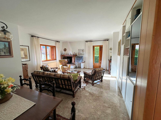 Porzione di bifamiliare posta al piano terra con giardino privato in vendita a Abetone Cutigliano