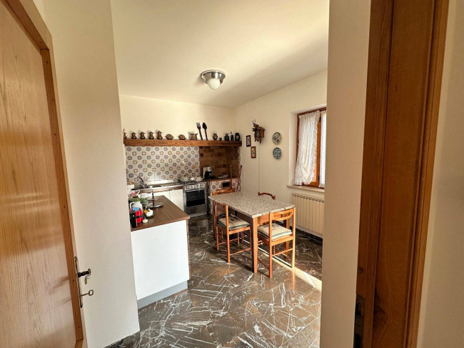 Porzione di bifamiliare posta al piano terra con giardino privato in vendita a Abetone Cutigliano