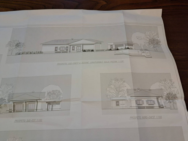 Villa di ampia superficie da ristrutturare con ampio giardino in ottima zona residenziale in vendita a Forte dei Marmi
