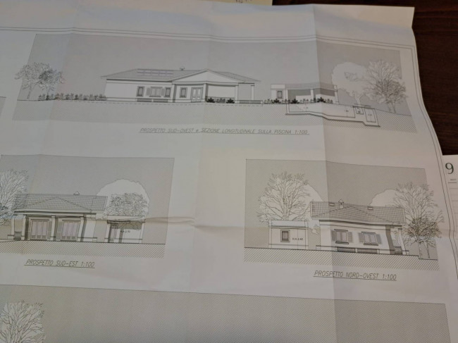 Villa di ampia superficie da ristrutturare con ampio giardino in ottima zona residenziale in vendita a Forte dei Marmi