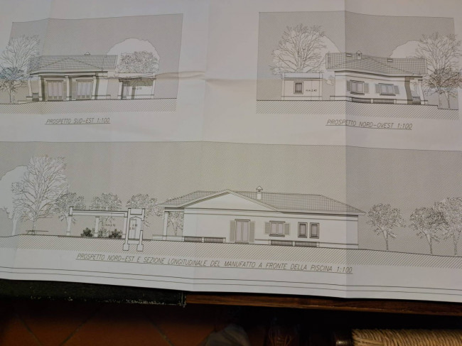 Villa di ampia superficie da ristrutturare con ampio giardino in ottima zona residenziale in vendita a Forte dei Marmi