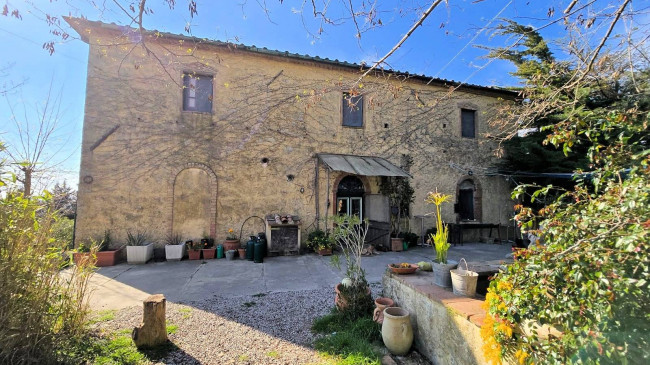 Rustico in stile Toscano con terreno in splendida posizione in vendita a Monterotondo Marittimo