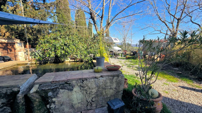 Rustico in stile Toscano con terreno in splendida posizione in vendita a Monterotondo Marittimo