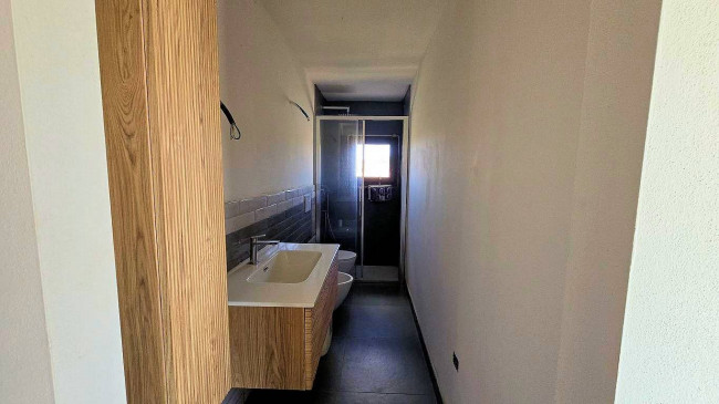 Porzione terratetto di villa bifamiliare con giardino privato e piscina condominiale in vendita a Lajatico