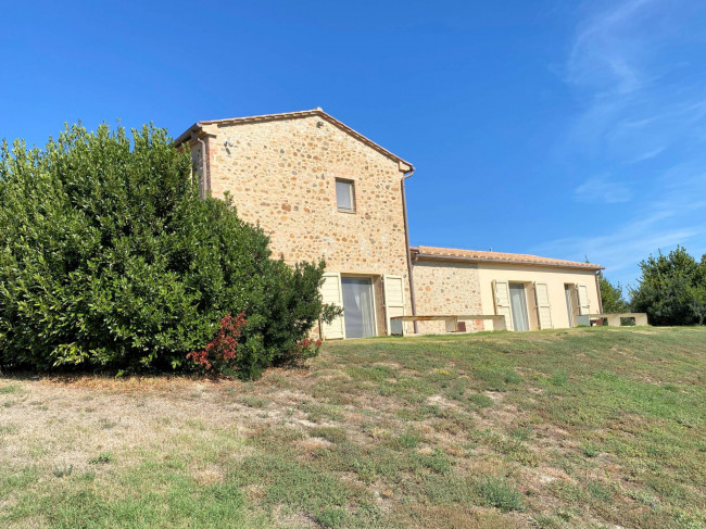 Proprieta' prestigiosa in un'oasi di pace e bellezza naturalistica in vendita a Volterra