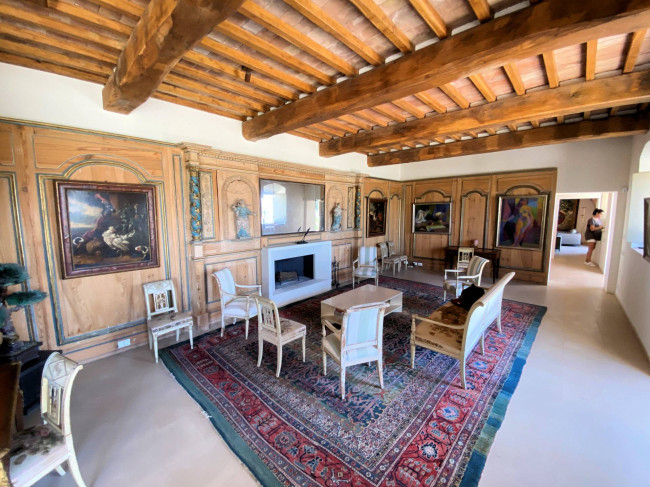 Proprieta' prestigiosa in un'oasi di pace e bellezza naturalistica in vendita a Volterra