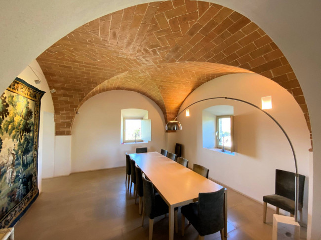 Proprieta' prestigiosa in un'oasi di pace e bellezza naturalistica in vendita a Volterra