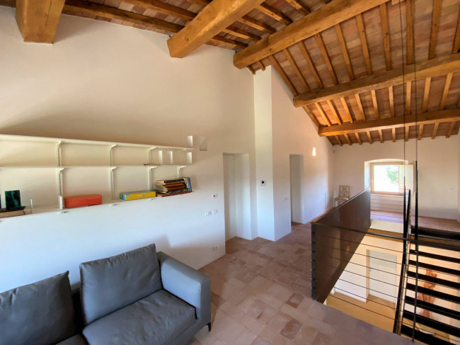 Proprieta' prestigiosa in un'oasi di pace e bellezza naturalistica in vendita a Volterra