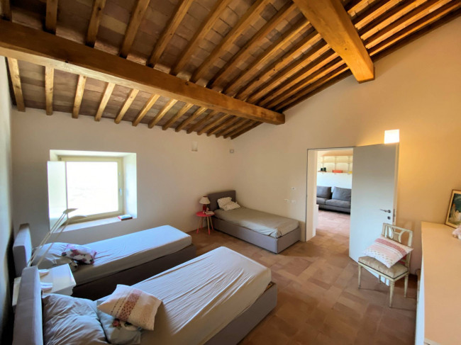 Proprieta' prestigiosa in un'oasi di pace e bellezza naturalistica in vendita a Volterra
