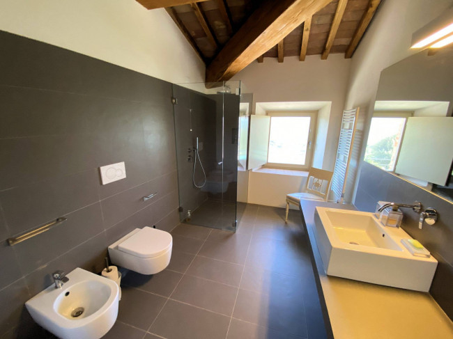 Proprieta' prestigiosa in un'oasi di pace e bellezza naturalistica in vendita a Volterra