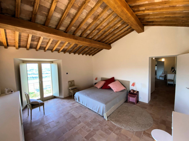 Proprieta' prestigiosa in un'oasi di pace e bellezza naturalistica in vendita a Volterra