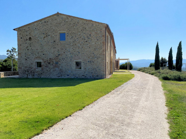 Proprieta' prestigiosa in un'oasi di pace e bellezza naturalistica in vendita a Volterra