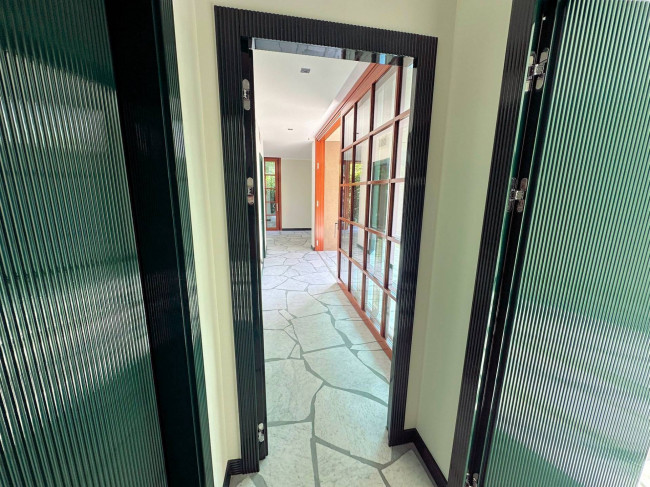 Villa di ampia superficie in zona residenziale con rifiniture di altissimo livello in vendita a Forte dei Marmi