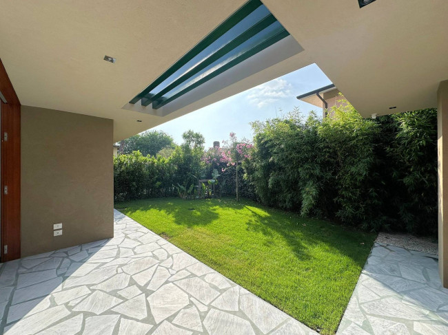 Villa di ampia superficie in zona residenziale con rifiniture di altissimo livello in vendita a Forte dei Marmi