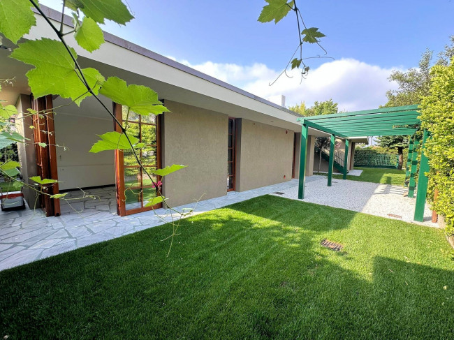 Villa di ampia superficie in zona residenziale con rifiniture di altissimo livello in vendita a Forte dei Marmi